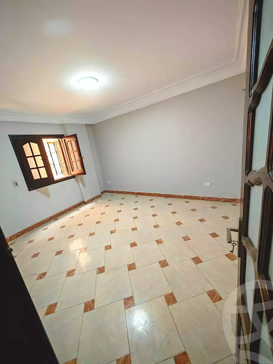 https://aqarmap.com.eg/ar/listing/7055376-for-sale-cairo-helwan-ahmed-enci-st