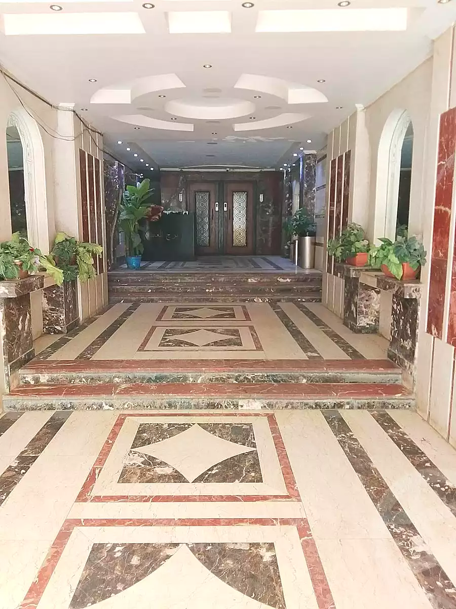 https://aqarmap.com.eg/ar/listing/7055699-for-rent-cairo-el-mohandesen-lebnan-square