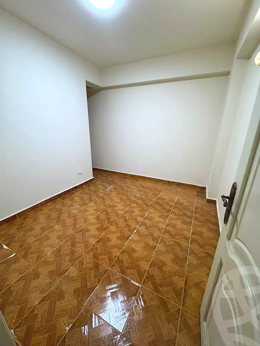 https://aqarmap.com.eg/en/listing/7055764-for-sale-cairo-el-haram-el-lebeny-soltan-khattab-st