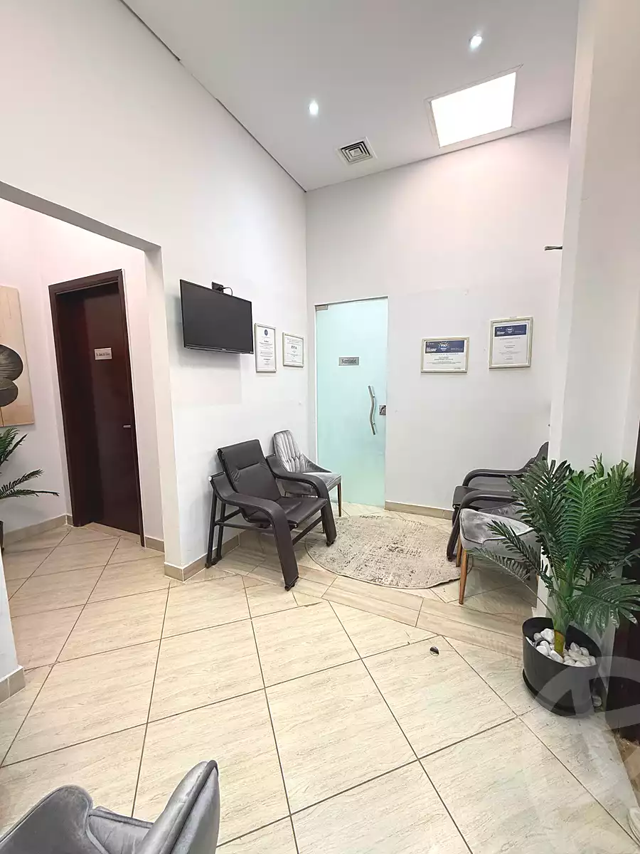 https://aqarmap.com.eg/ar/listing/7055868-for-rent-cairo-new-cairo-first-settlement-mhwr-mstfy-kml