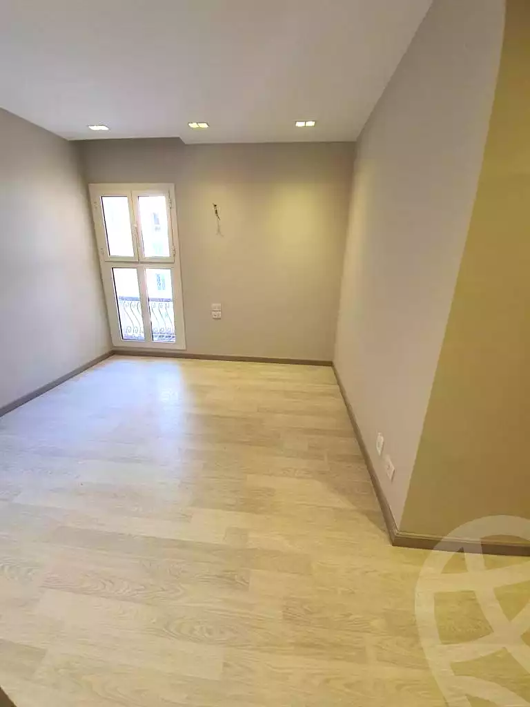 https://aqarmap.com.eg/ar/listing/7062828-for-sale-cairo-new-cairo-compounds-mountain-view-hyde-park