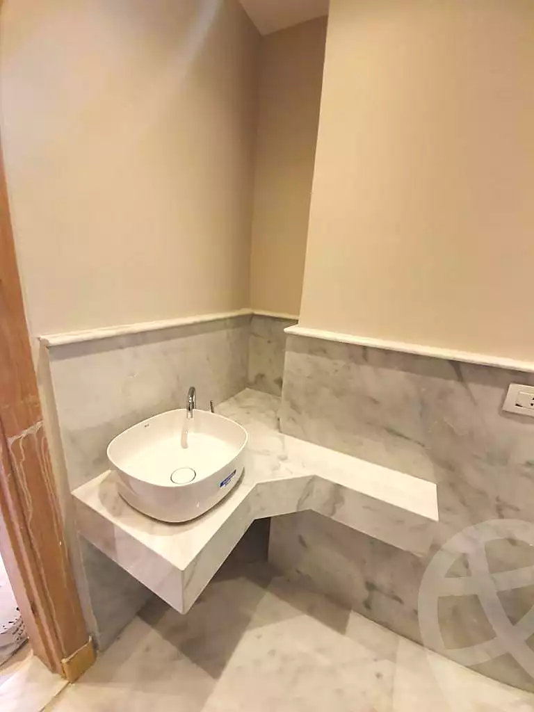 https://aqarmap.com.eg/ar/listing/7062828-for-sale-cairo-new-cairo-compounds-mountain-view-hyde-park