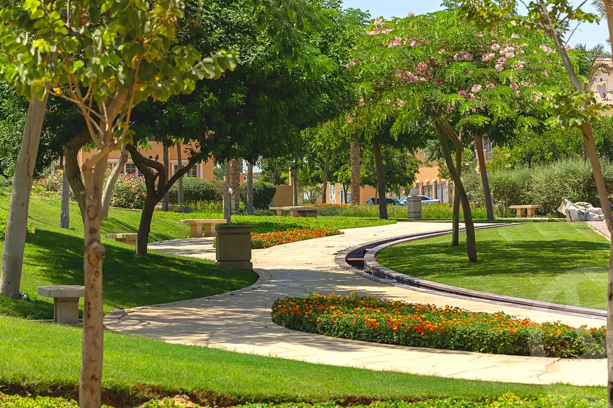 https://aqarmap.com.eg/ar/listing/6841162-for-sale-cairo-new-cairo-compounds-hyde-park-greens-hyde-park-compound