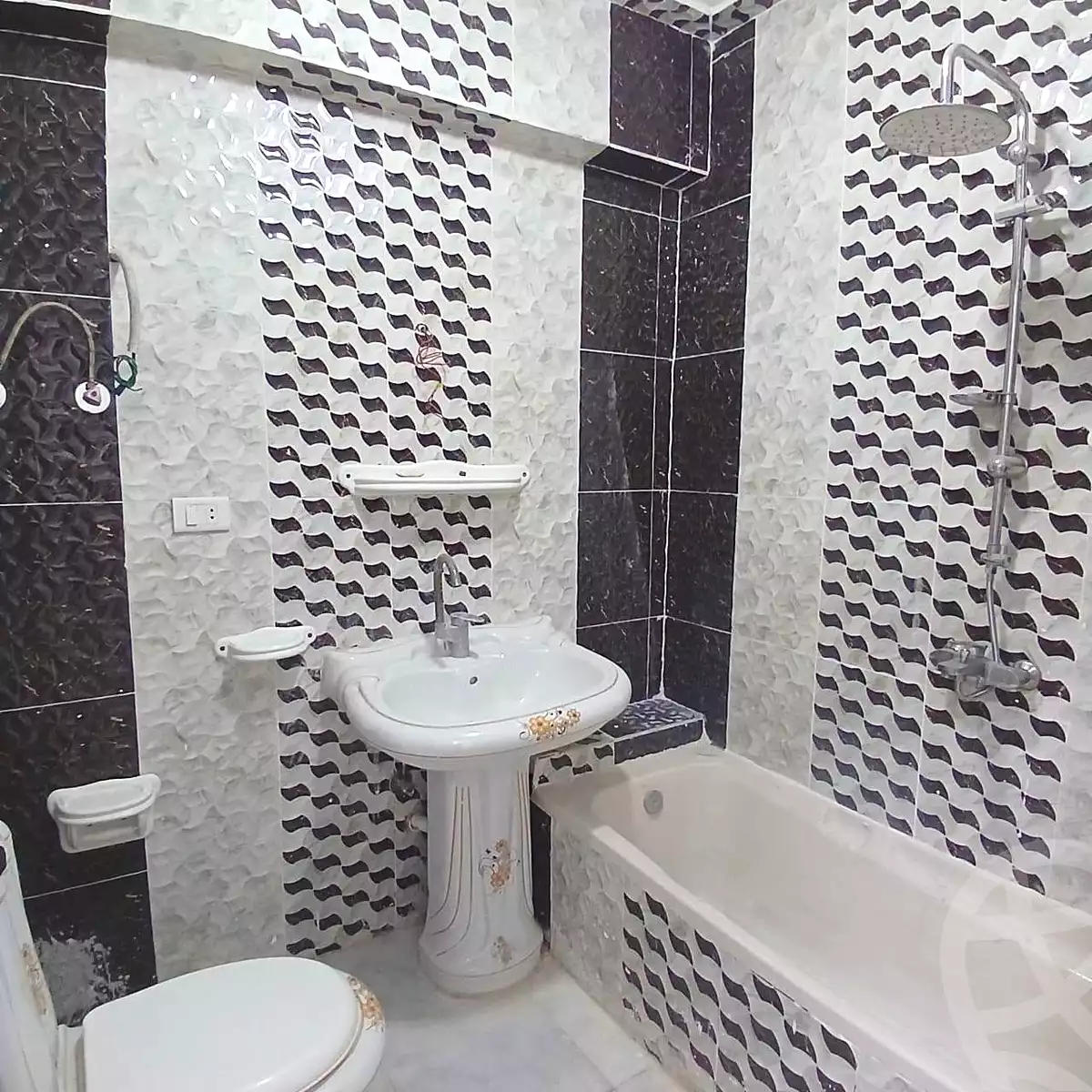 https://aqarmap.com.eg/ar/listing/7068130-for-sale-alexandria-al-agamy-el-hanouvel