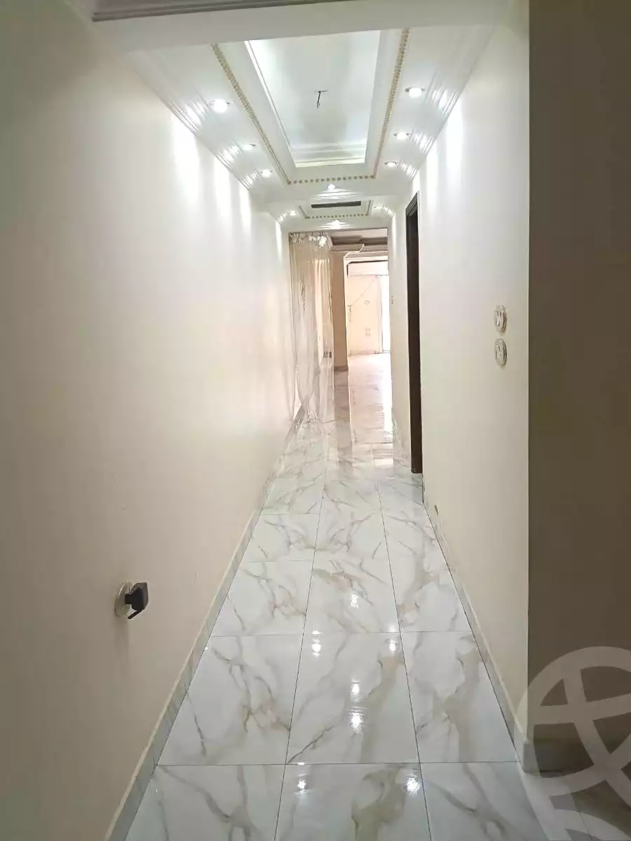 https://aqarmap.com.eg/ar/listing/7069089-for-sale-cairo-helwan-ahmed-enci-st