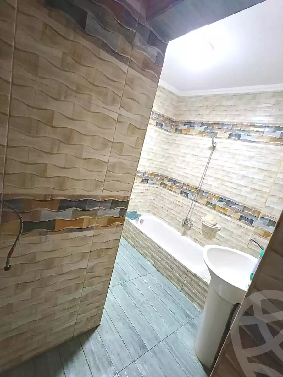 https://aqarmap.com.eg/ar/listing/7069467-for-sale-cairo-helwan-ahmed-enci-st