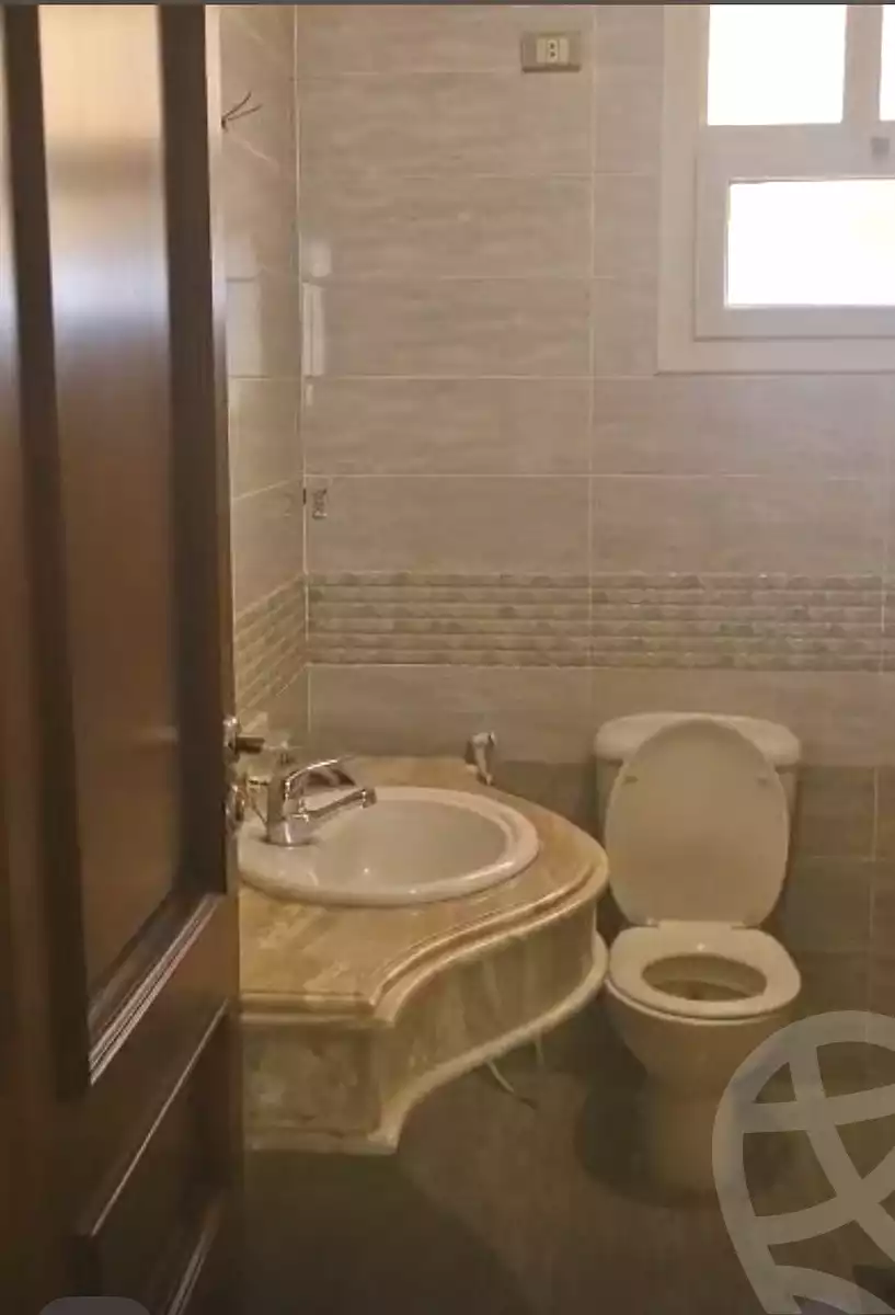 https://aqarmap.com.eg/en/listing/7070641-for-rent-cairo-new-cairo-first-settlement-mhwr-mstfy-kml