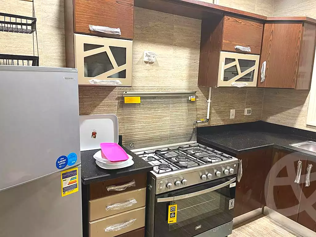 https://aqarmap.com.eg/ar/listing/7072230-for-rent-cairo-new-cairo-compounds-byrl-d-rw