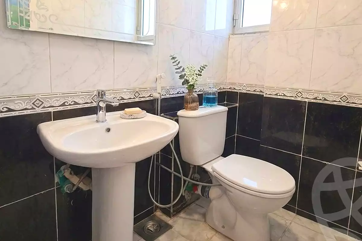 https://aqarmap.com.eg/ar/listing/7076068-for-sale-alexandria-moharram-bey-mohammed-nafie-st