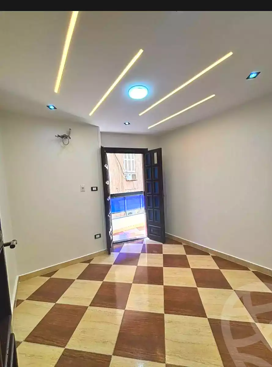 https://aqarmap.com.eg/ar/listing/7082724-for-sale-alexandria-el-asafra-shr-45