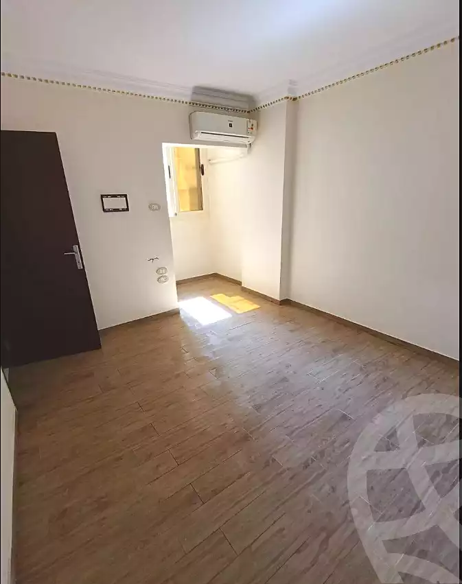 https://aqarmap.com.eg/en/listing/7083457-for-sale-cairo-helwan-ahmed-enci-st