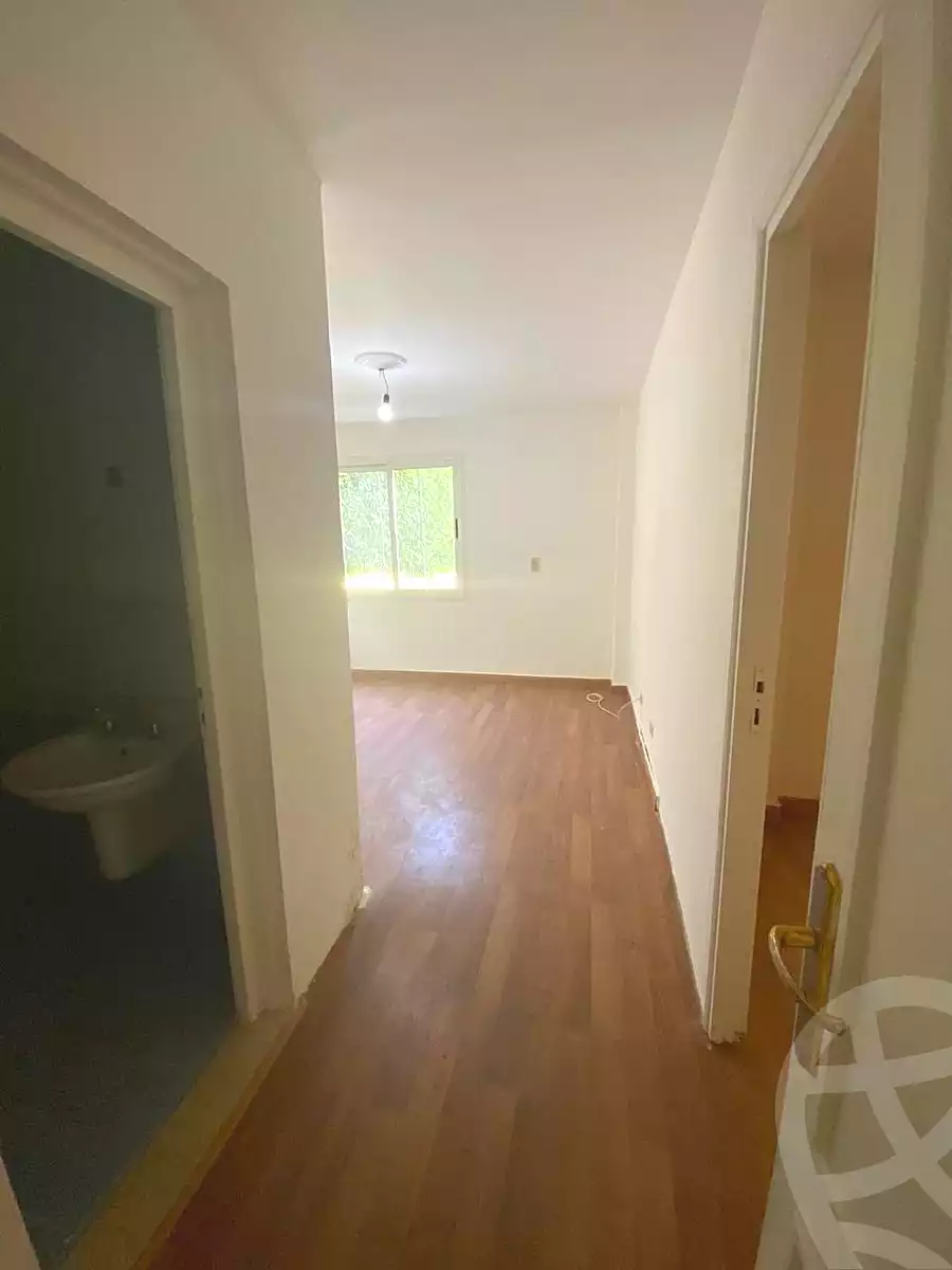 https://aqarmap.com.eg/en/listing/7085209-for-sale-cairo-new-cairo-lrhb-city-phase-4-mohammed-farid-st