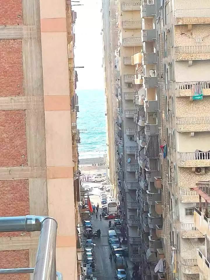 https://aqarmap.com.eg/ar/listing/7086173-for-sale-alexandria-miami-khld-bn-lwlyd
