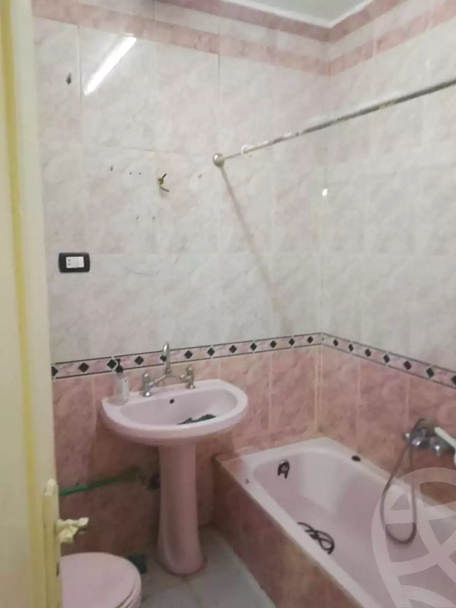 https://aqarmap.com.eg/en/listing/7090418-for-sale-cairo-ain-shams-ahmed-esmat-st
