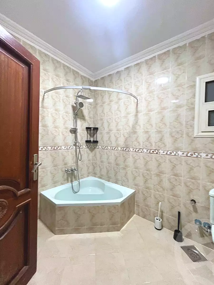 https://aqarmap.com.eg/en/listing/7092325-for-sale-cairo-new-cairo-el-ahyaa-fifth-neighborhood-street-28