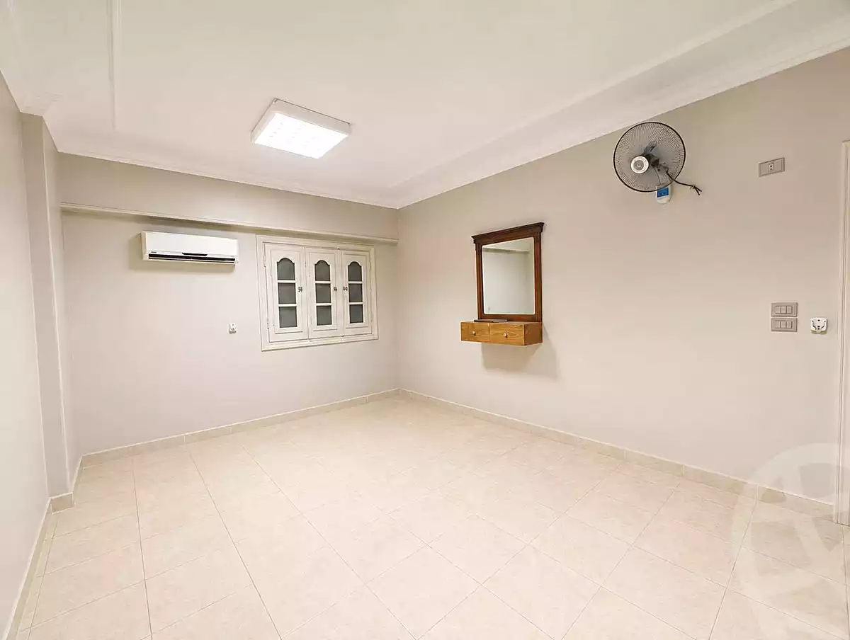 https://aqarmap.com.eg/ar/listing/7096200-for-sale-cairo-6th-of-october-el-ahyaa-neighborhood-10th
