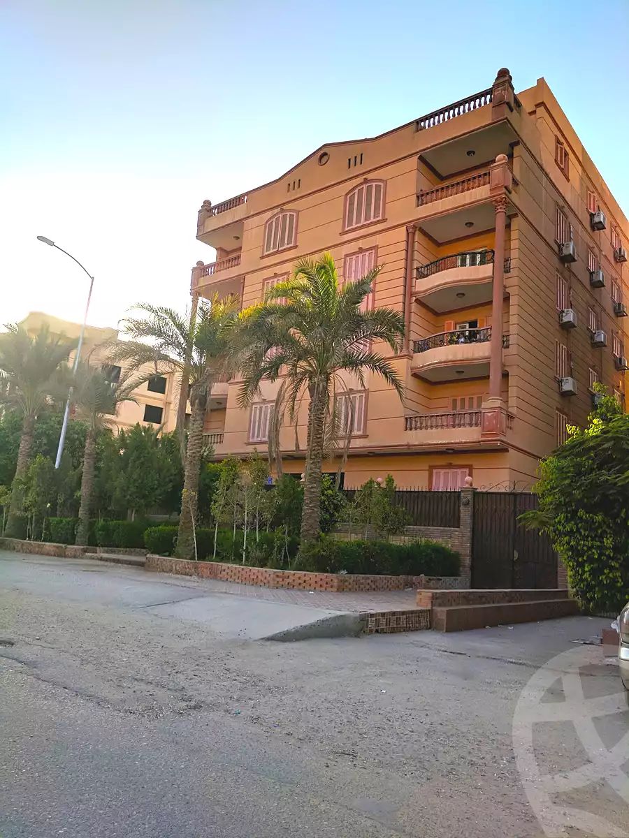 https://aqarmap.com.eg/ar/listing/7096200-for-sale-cairo-6th-of-october-el-ahyaa-neighborhood-10th