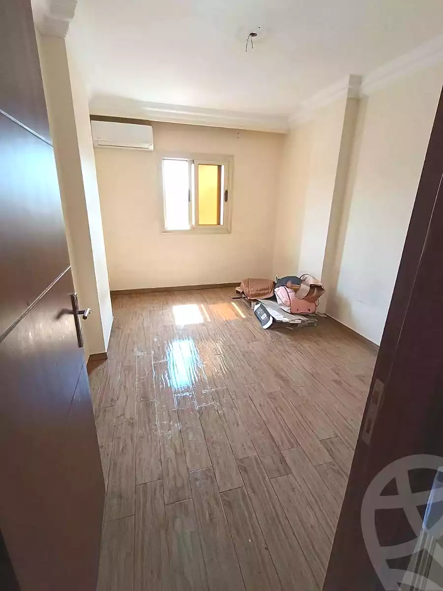 https://aqarmap.com.eg/ar/listing/7097659-for-sale-cairo-helwan-ahmed-enci-st