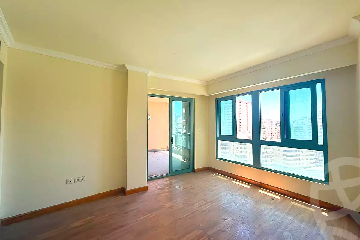 https://aqarmap.com.eg/ar/listing/7099874-for-sale-alexandria-san-stefano-san-stefano-grand-plaza