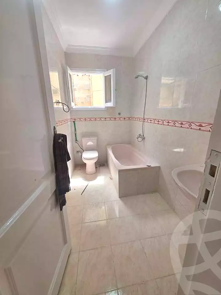 https://aqarmap.com.eg/ar/listing/7101676-for-sale-alexandria-al-agamy-shataa-el-nakheel-no-6-st