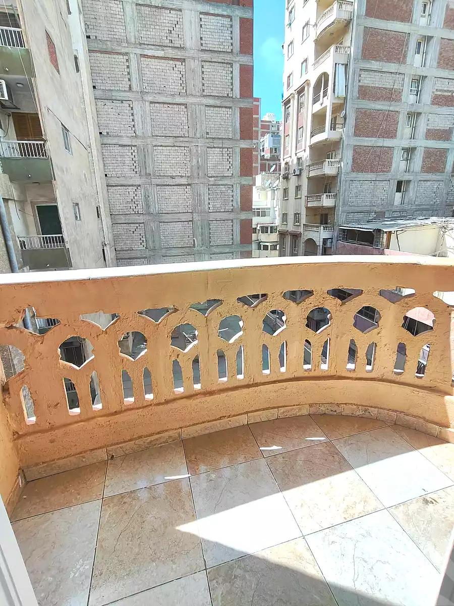 https://aqarmap.com.eg/en/listing/7105884-for-sale-alexandria-el-asafra-shr-45