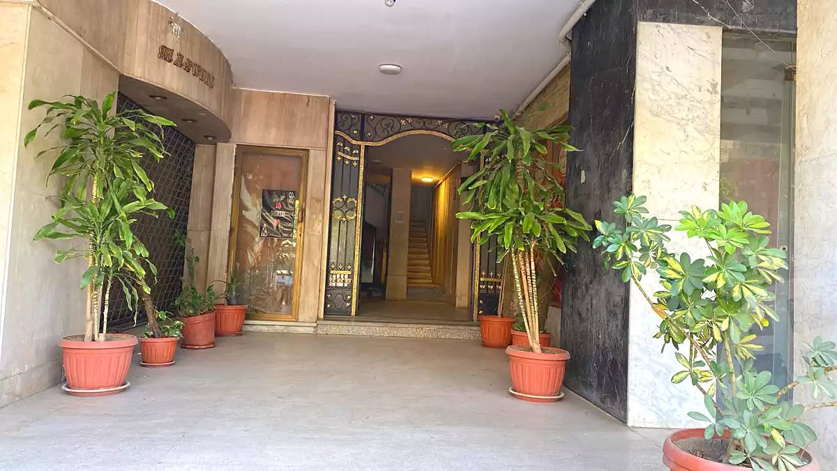 https://aqarmap.com.eg/ar/listing/7093442-for-rent-cairo-heliopolis-roxy-square-al-ahram-st