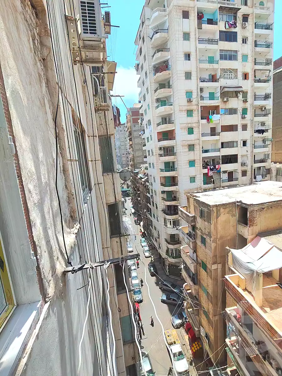 https://aqarmap.com.eg/ar/listing/7109861-for-sale-alexandria-el-asafra-l-sfr-bhry-atlas-st