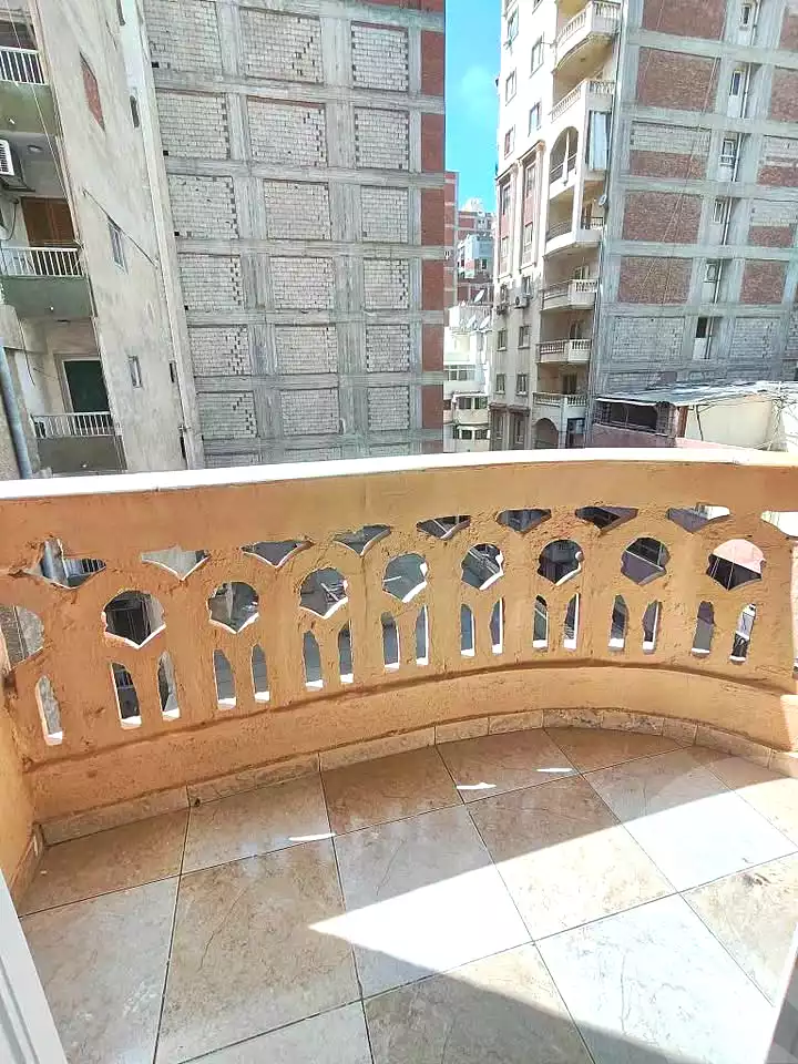 https://aqarmap.com.eg/ar/listing/7112184-for-sale-alexandria-el-asafra-l-sfr-bhry-atlas-st