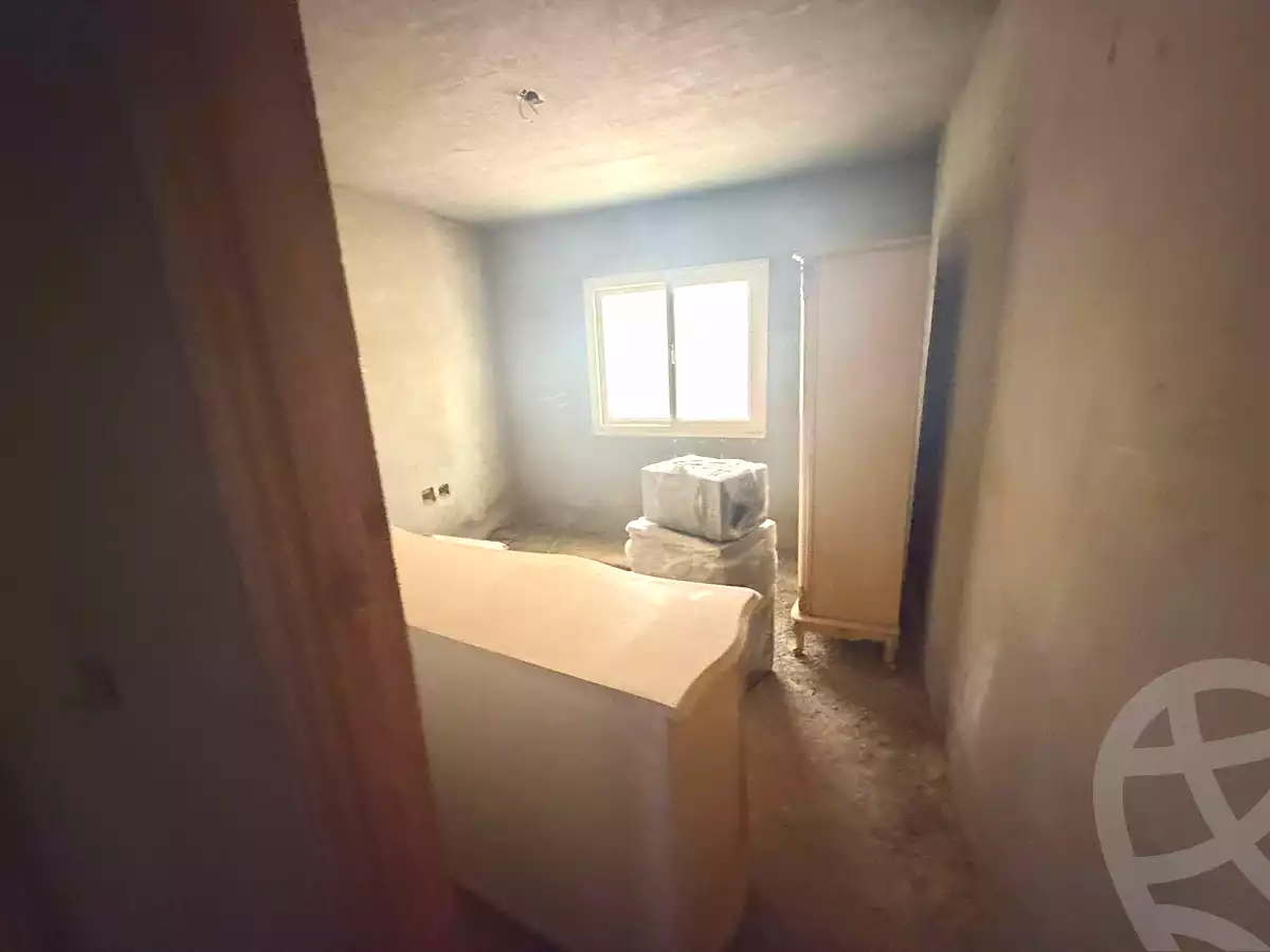 https://aqarmap.com.eg/en/listing/7112756-for-sale-cairo-new-cairo-compounds-bankers-compound