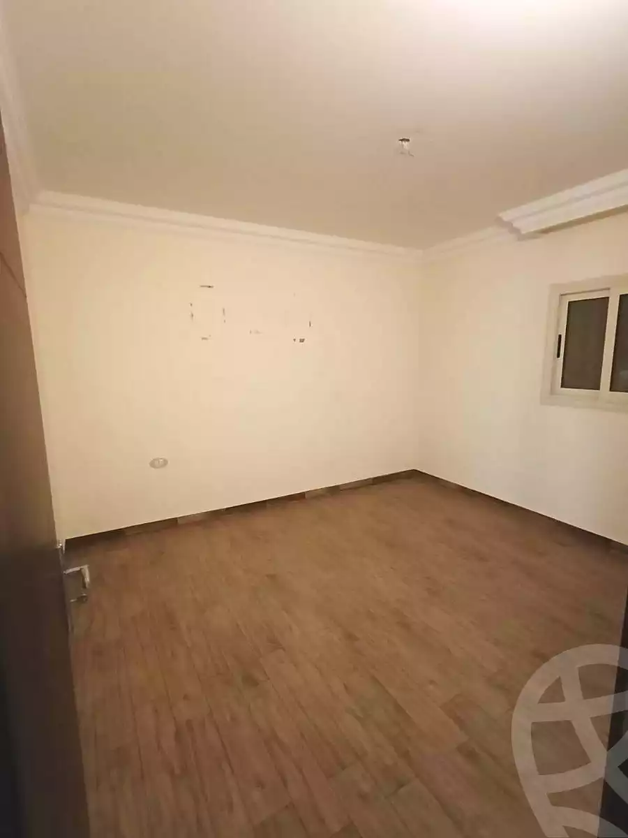 https://aqarmap.com.eg/ar/listing/7107472-for-sale-cairo-helwan-ahmed-enci-st