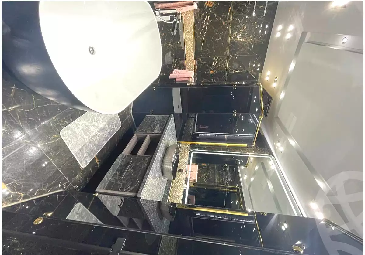 https://aqarmap.com.eg/ar/listing/7114781-for-sale-cairo-new-cairo-compounds-hyde-park-centre-ville-hyde-park