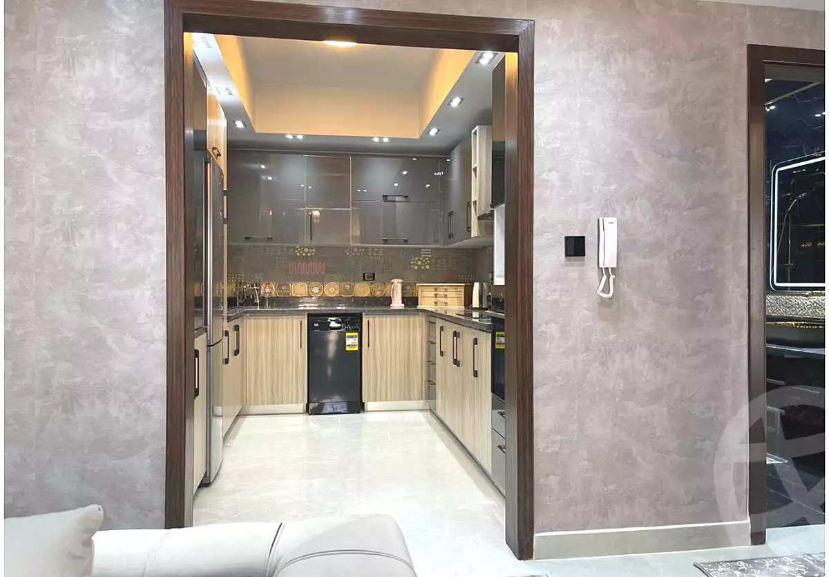 https://aqarmap.com.eg/ar/listing/7114781-for-sale-cairo-new-cairo-compounds-hyde-park-centre-ville-hyde-park