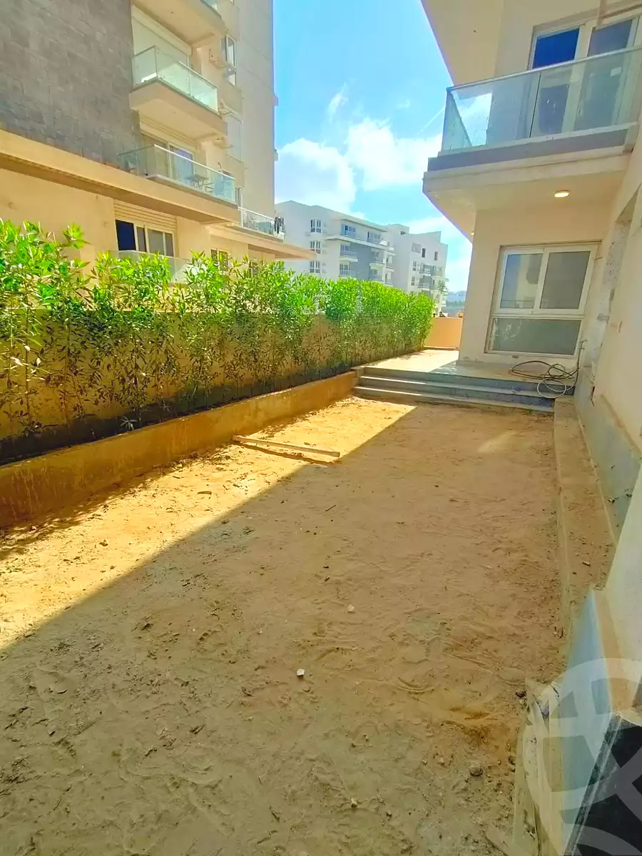 https://aqarmap.com.eg/ar/listing/7115925-for-sale-cairo-new-cairo-compounds-mountain-view-hyde-park