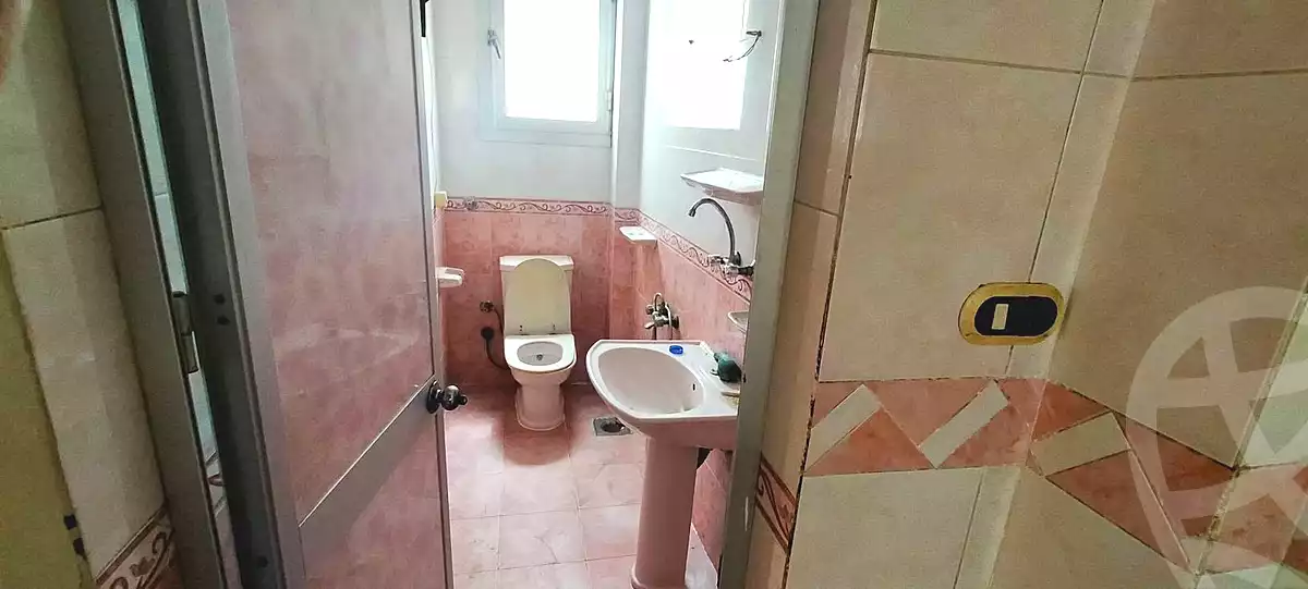 https://aqarmap.com.eg/ar/listing/7116083-for-rent-alexandria-moharram-bey-el-fardous-st