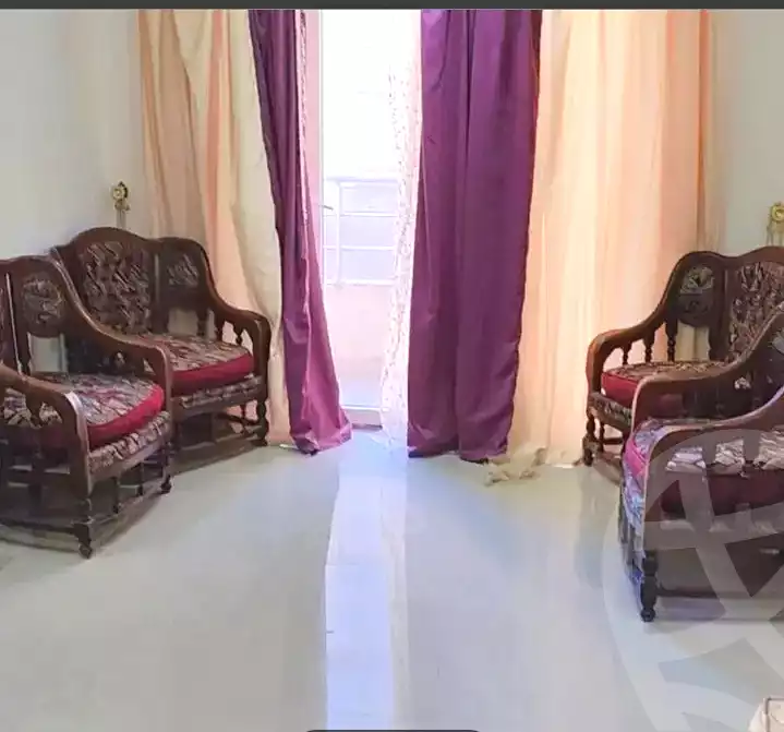 https://aqarmap.com.eg/ar/listing/7119299-for-rent-alexandria-lauran