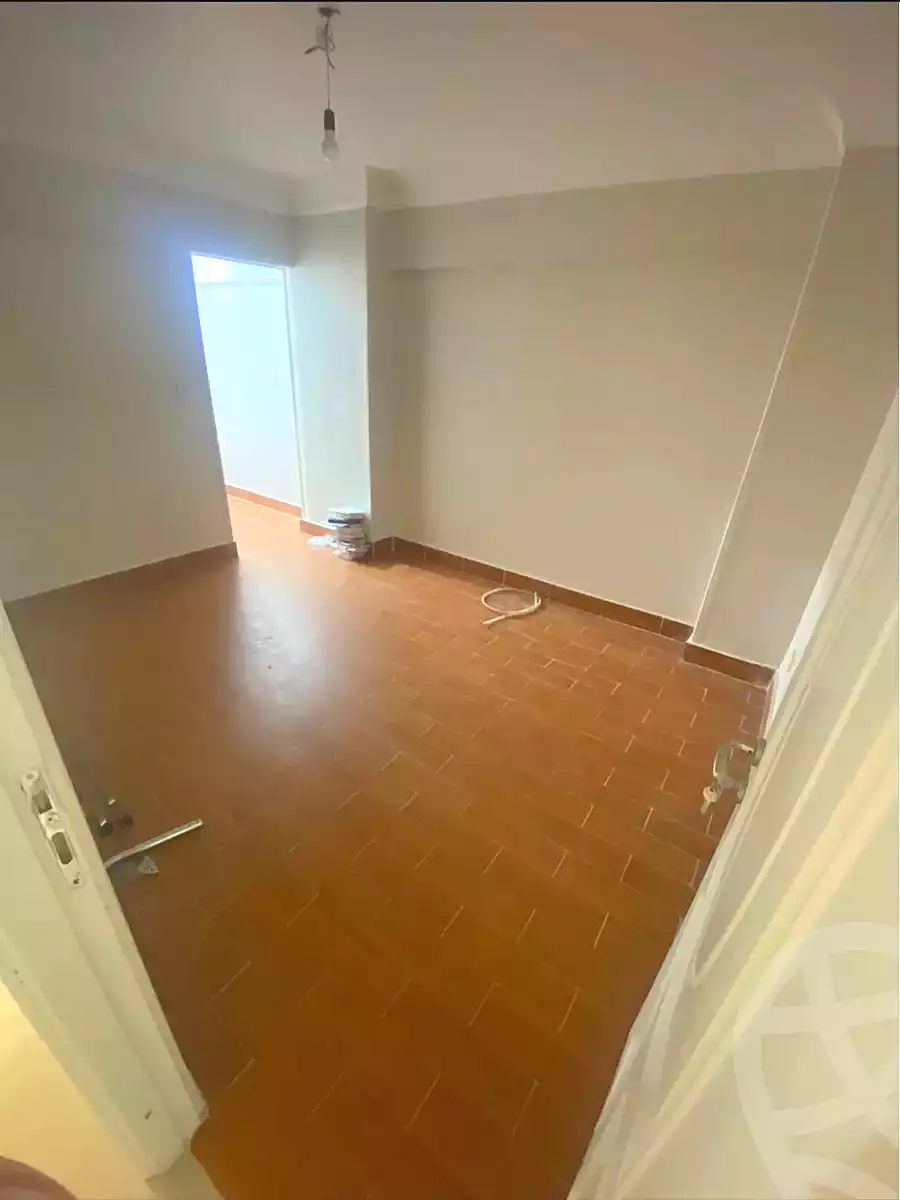 https://aqarmap.com.eg/en/listing/7119676-for-sale-alexandria-zezenia-ibrahim-el-attar-st