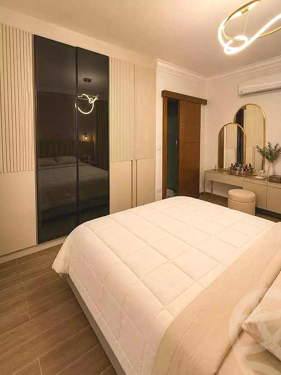 https://aqarmap.com.eg/ar/listing/7122265-for-sale-cairo-new-cairo-compounds-mountain-view-hyde-park