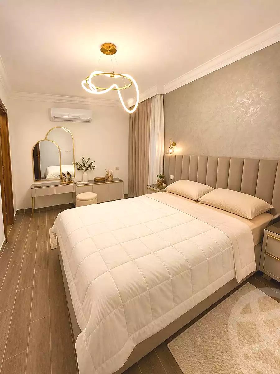 https://aqarmap.com.eg/ar/listing/7122985-for-sale-cairo-new-cairo-compounds-mountain-view-hyde-park