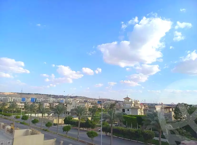 https://aqarmap.com.eg/ar/listing/7126813-for-sale-cairo-el-sheikh-zayed-city-compounds-royal-city