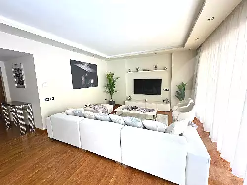 https://aqarmap.com.eg/en/listing/7129571-for-rent-cairo-new-cairo-compounds-lakeview-residence