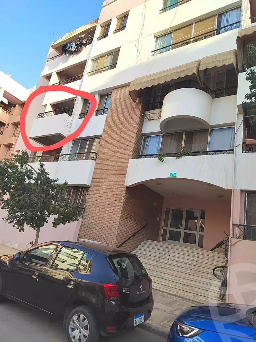 https://aqarmap.com.eg/ar/listing/7131764-for-sale-cairo-new-cairo-lrhb-city-phase-1-ahmed-rami-st