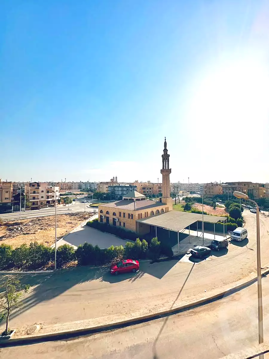 https://aqarmap.com.eg/ar/listing/7134576-for-sale-cairo-el-sheikh-zayed-city-el-hay-elthamen-area-4