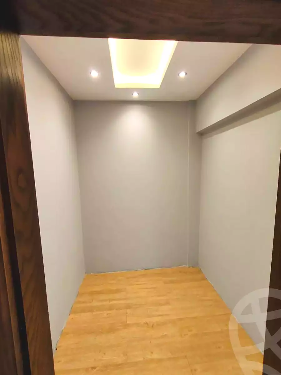 https://aqarmap.com.eg/ar/listing/7134735-for-sale-cairo-new-cairo-compounds-mountain-view-hyde-park
