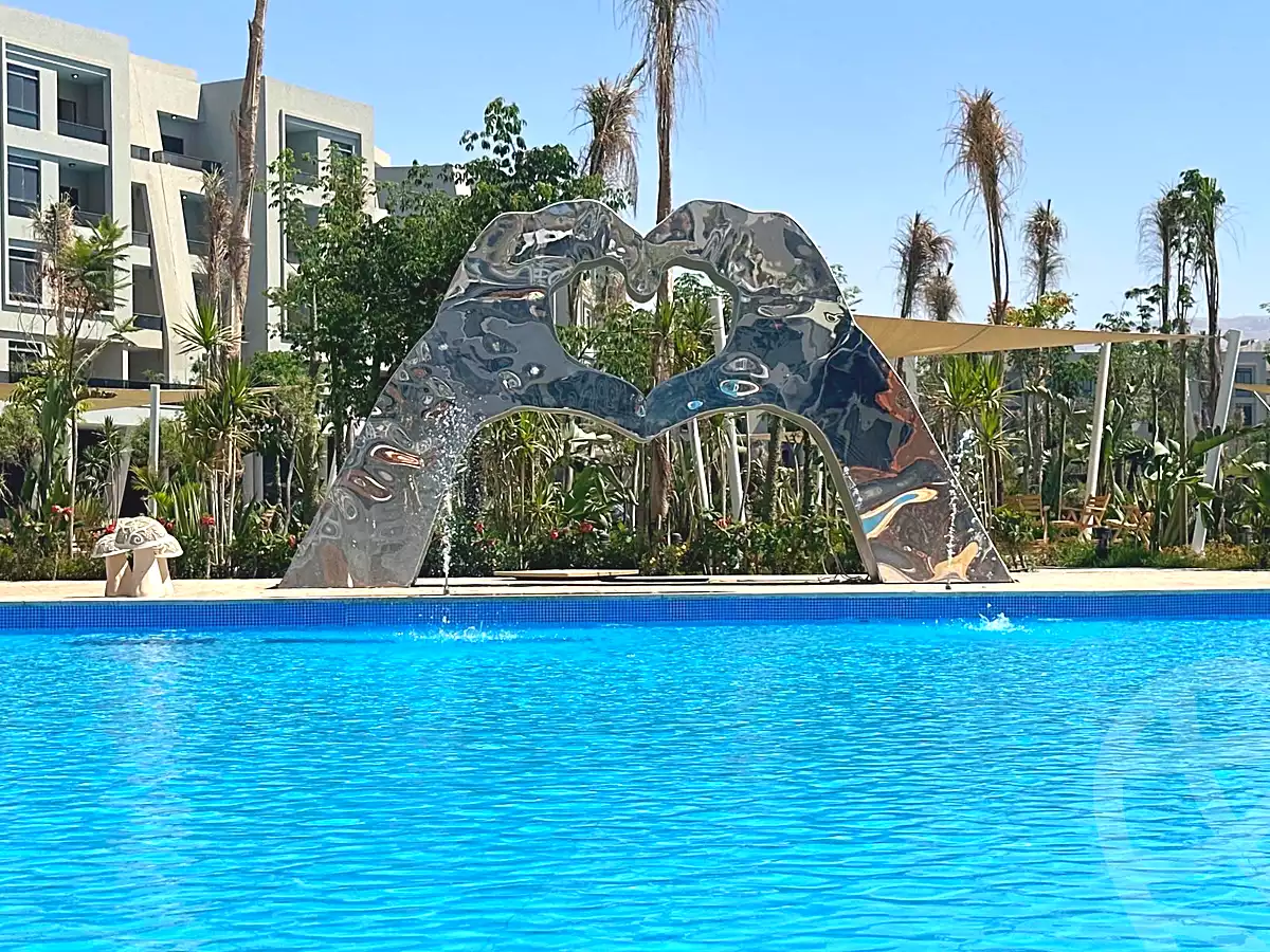 https://aqarmap.com.eg/ar/listing/7136865-for-sale-ain-elsokhna-mdyn-ljll-ljdyd-byrmydz-sky-syty