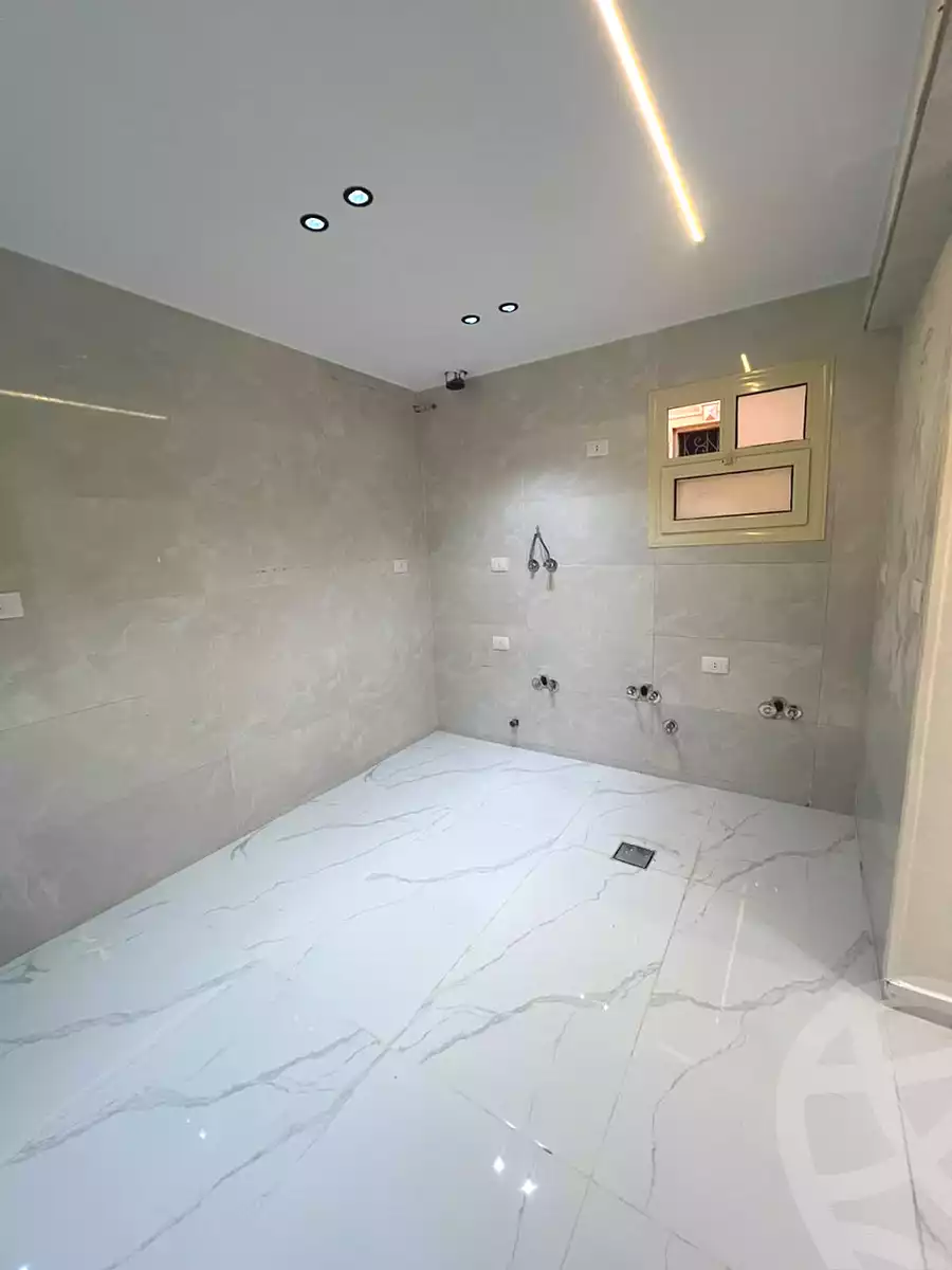 https://aqarmap.com.eg/ar/listing/7141311-for-sale-cairo-6th-of-october-el-ahyaa-neighborhood-3rd-al-hay-al-thalith-st