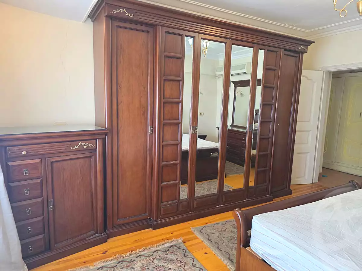 https://aqarmap.com.eg/ar/listing/7141540-for-rent-cairo-6th-of-october-el-hay-el-motamyz-first-touristic-village-el-shaheed-mohammed-abdul-latif-alshimi-st