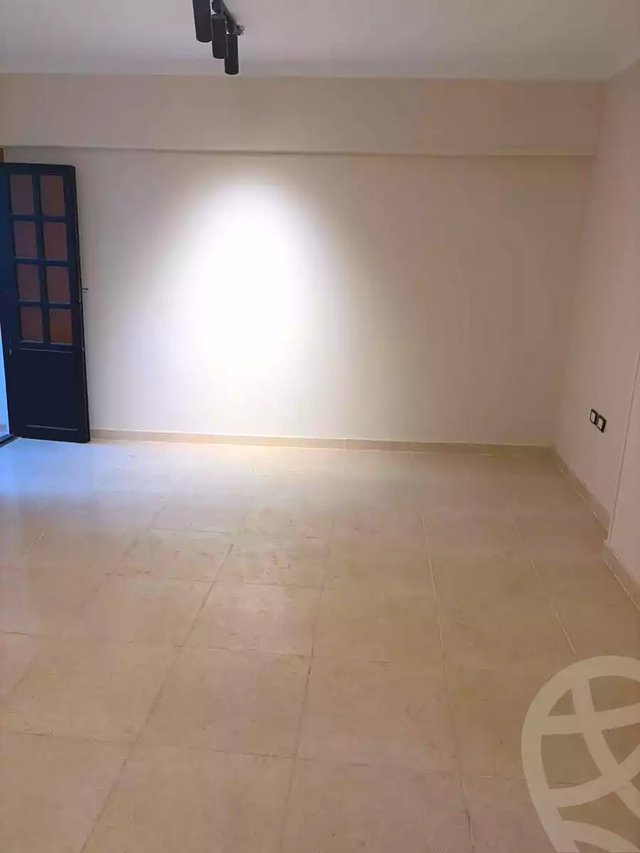 https://aqarmap.com.eg/ar/listing/7142517-for-sale-cairo-helwan-helwan-el-sharkeya-mostafa-safwat-st