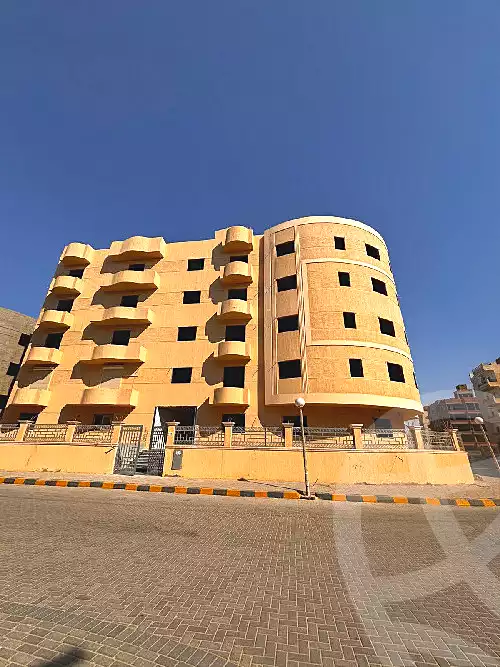 https://aqarmap.com.eg/ar/listing/7147974-for-sale-cairo-el-sheikh-zayed-city-compounds-el-khamayel
