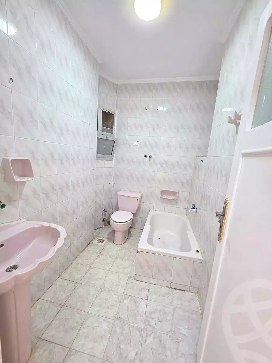 https://aqarmap.com.eg/ar/listing/7149385-for-sale-alexandria-al-agamy-shataa-el-nakheel-street-37