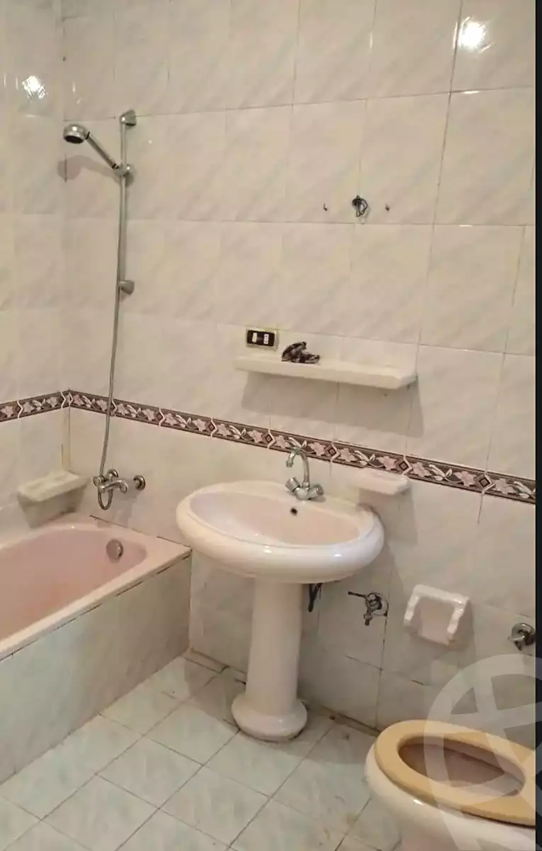 https://aqarmap.com.eg/en/listing/7152168-for-rent-alexandria-al-agamy-el-hanouvel-kasr-al-quiri-st-1